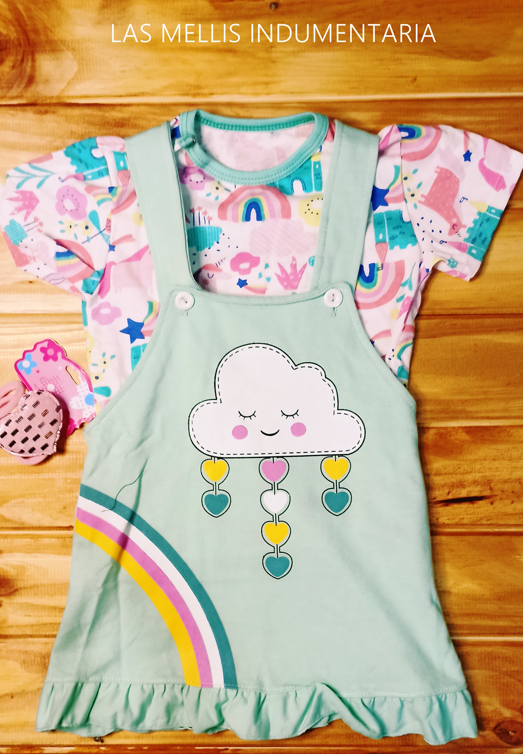 Jardineros con remera.